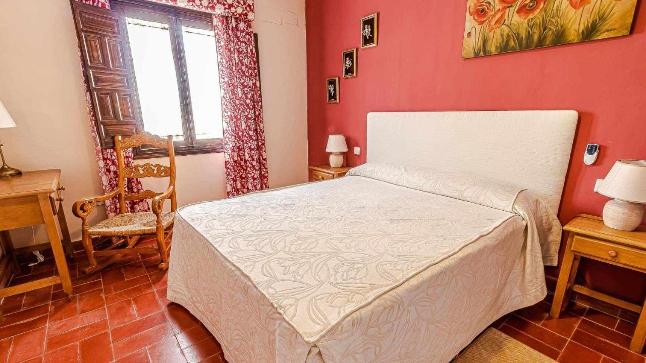 Hacienda típica sevillana en Marchena Lugar ideal para ver Andaluci Exterior foto